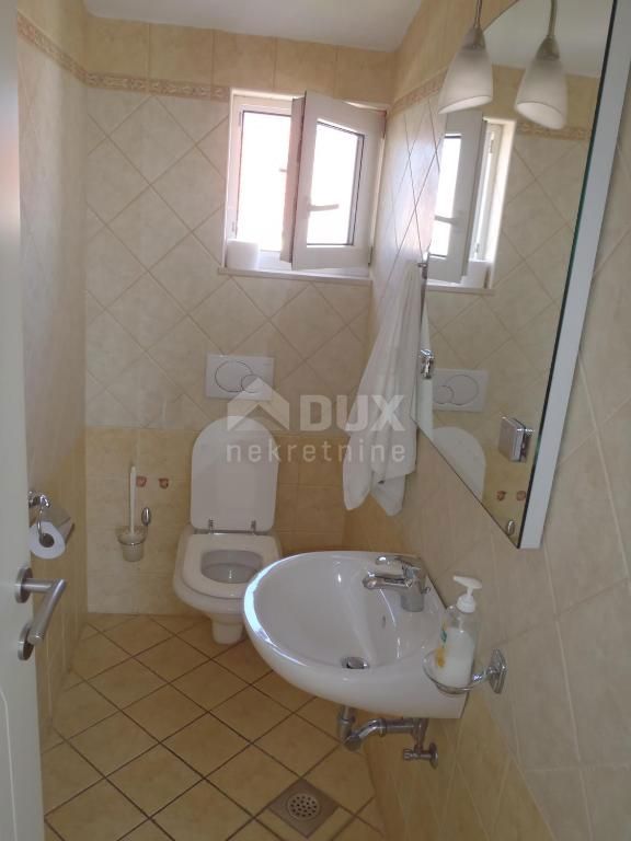 ZADAR, BRODARICA - Casa in ottima posizione, a 50 m dal mare