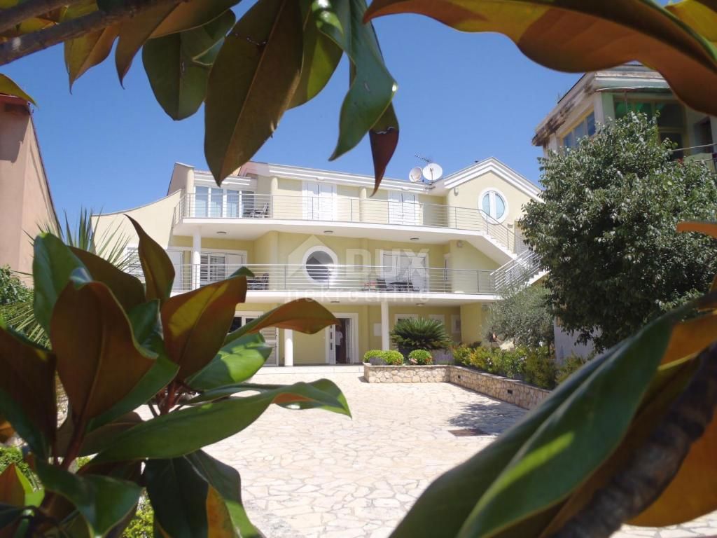 ZADAR, BRODARICA - Casa in ottima posizione, a 50 m dal mare