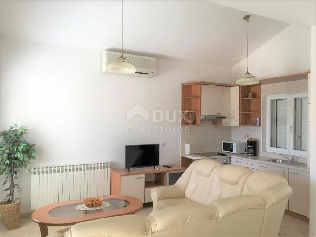 ZADAR, BRODARICA - Casa in ottima posizione, a 50 m dal mare