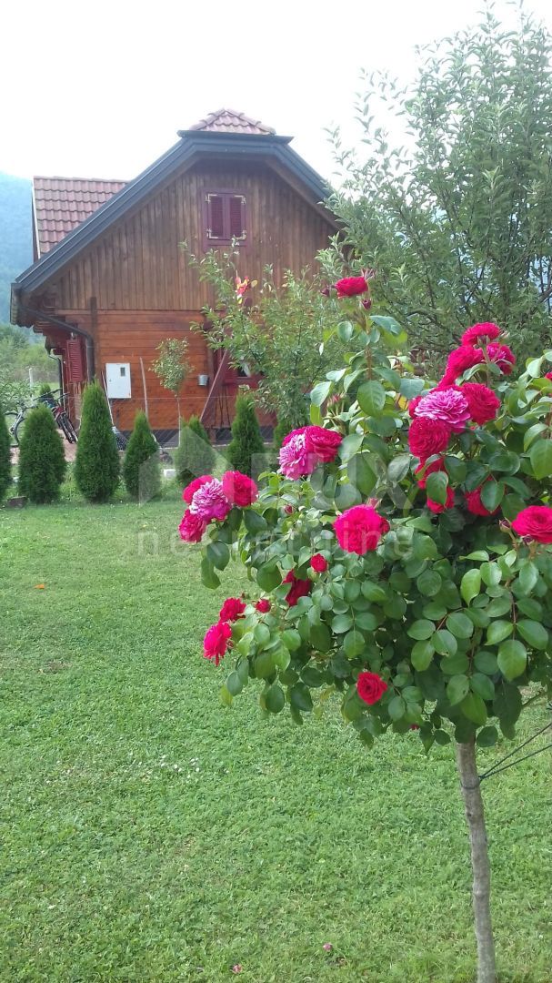 OTOČAC, LIČKO LEŠČE - Casa nella natura con piscina