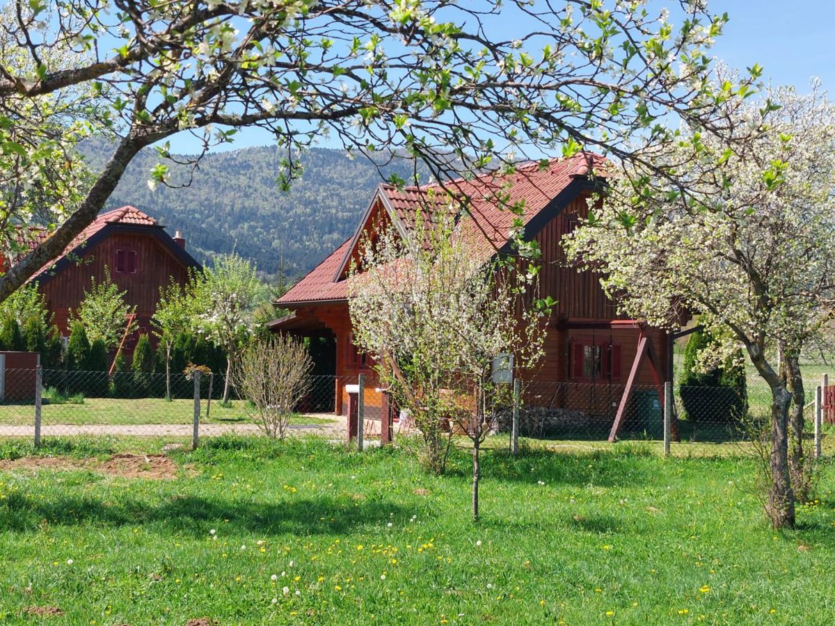 OTOČAC, LIČKO LEŠČE - Casa nella natura con piscina