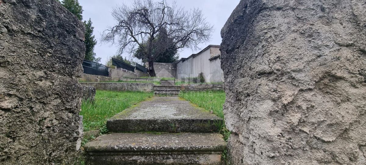 ISTRIA, POLA Una casa con potenziale nel centro della città!