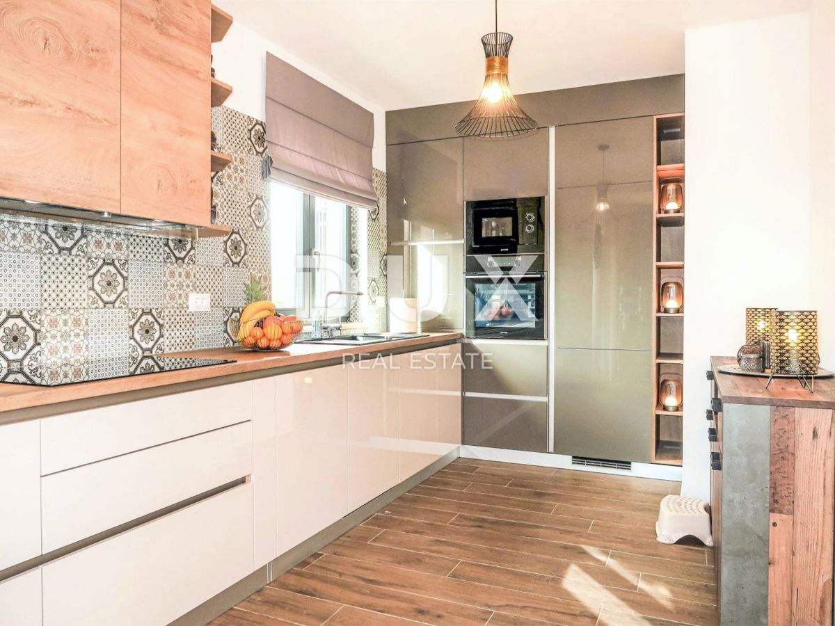 ISTRIA, LABIN - Casa con piscina e bellissimo salone