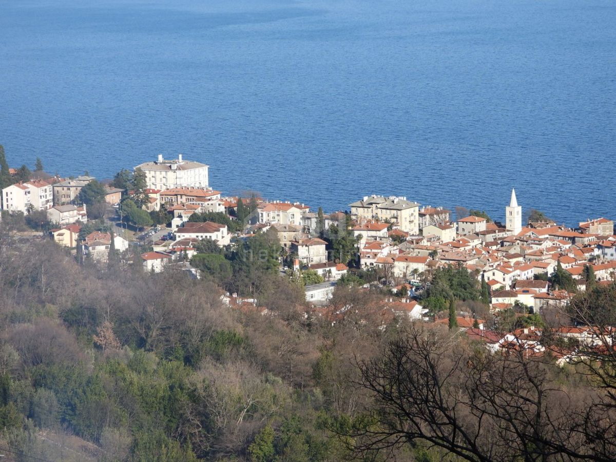 OPATIJA, LOVRAN, LIGANJ - terreno di 1250m2 con vista mare per un edificio residenziale - appartamenti / appartamenti / casa familiare / villa / case in affitto con piscina / casa vacanze con piscina
