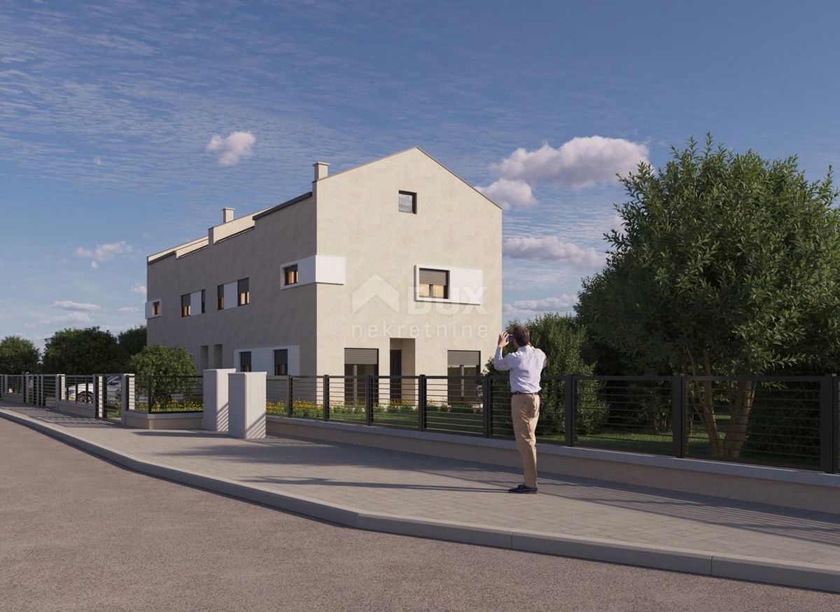 ISTRIA, PARENZO - Casa a schiera su 3 piani