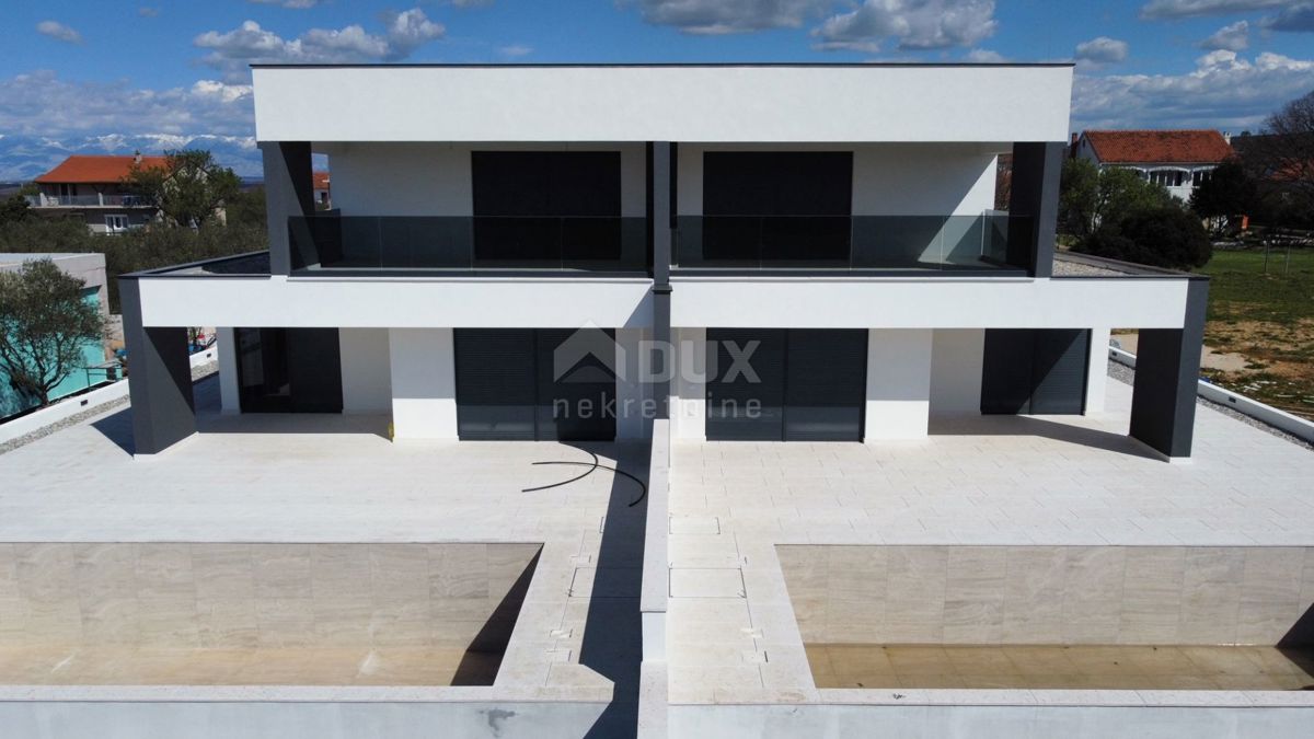 ZADAR, DEBELJAK - Villa bifamiliare con piscina e vista mare