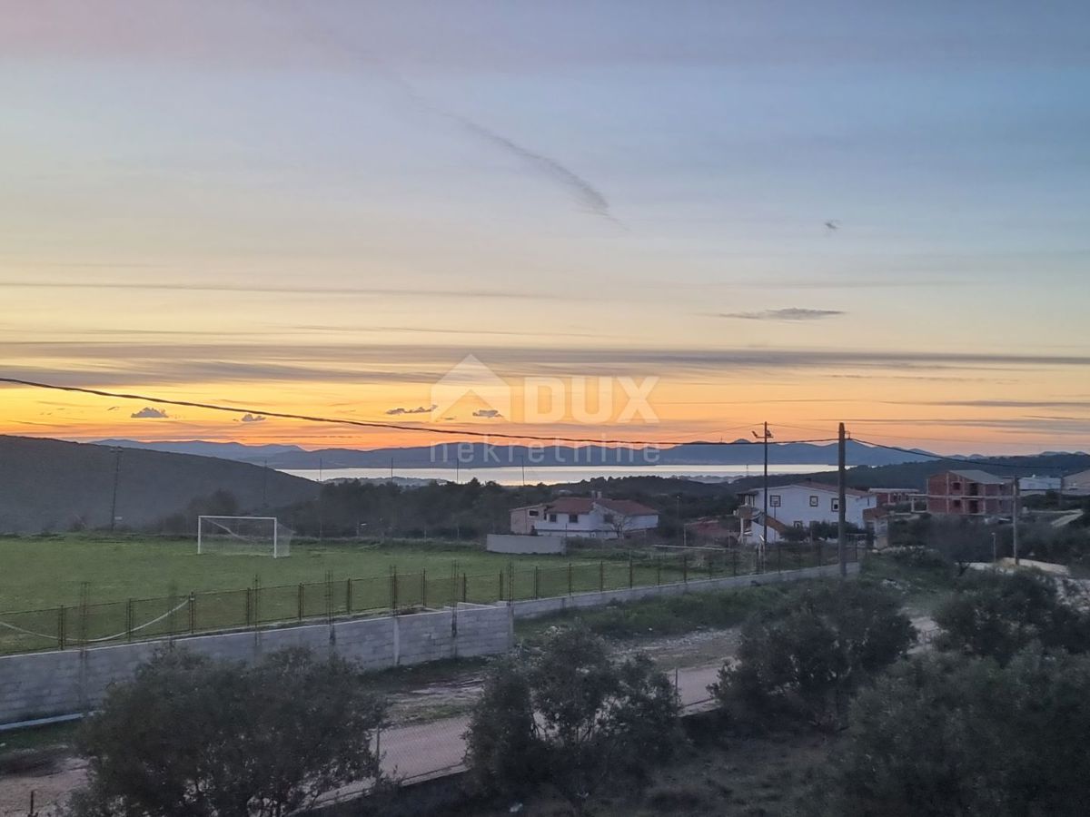 ZADAR, DEBELJAK - Villa bifamiliare con piscina e vista mare