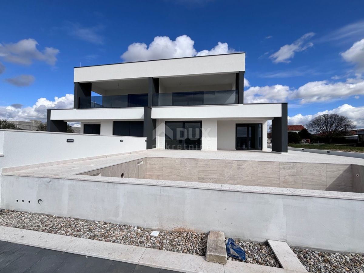 ZADAR, DEBELJAK - Villa bifamiliare con piscina e vista mare