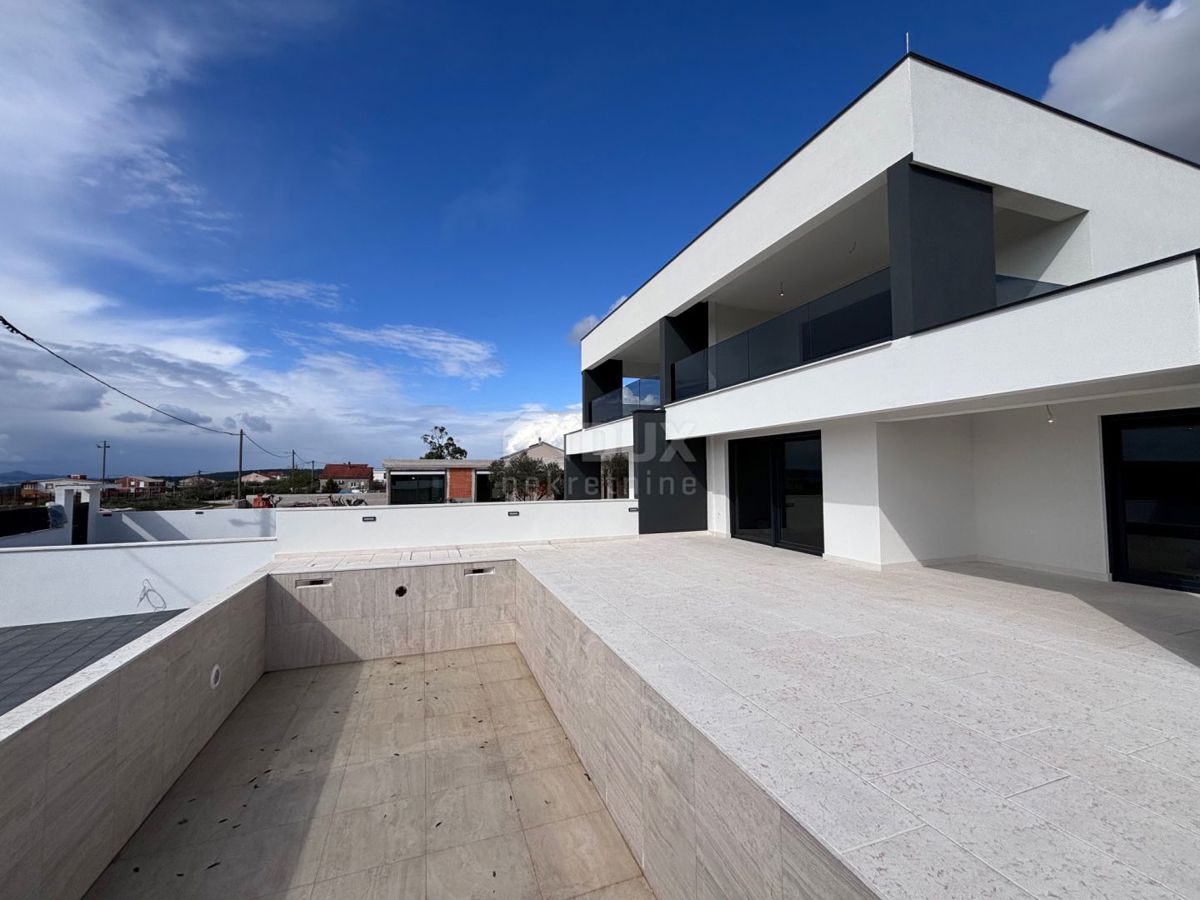 ZADAR, DEBELJAK - Villa bifamiliare con piscina e vista mare