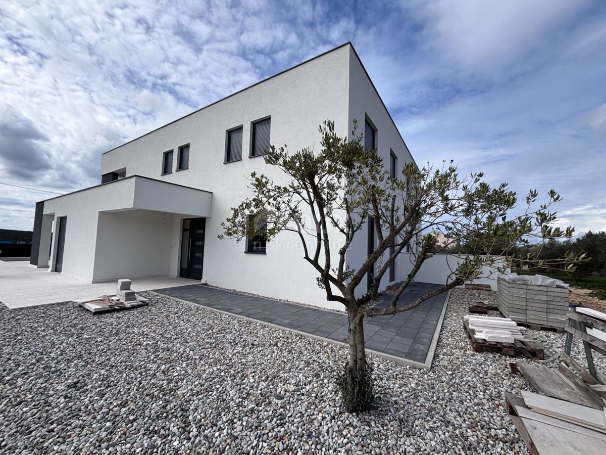 ZADAR, DEBELJAK - Villa bifamiliare con piscina e vista mare