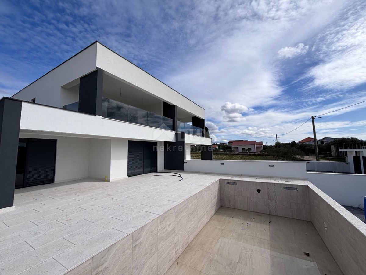 ZADAR, DEBELJAK - Villa bifamiliare con piscina e vista mare