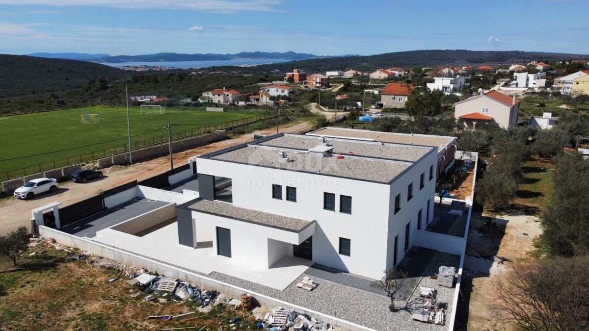 ZADAR, DEBELJAK - Villa bifamiliare con piscina e vista mare