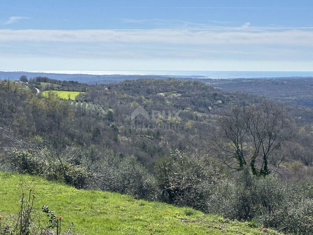 ISTRIA, BUJE - Terreno edificabile con vista mare aperta e permesso di costruire