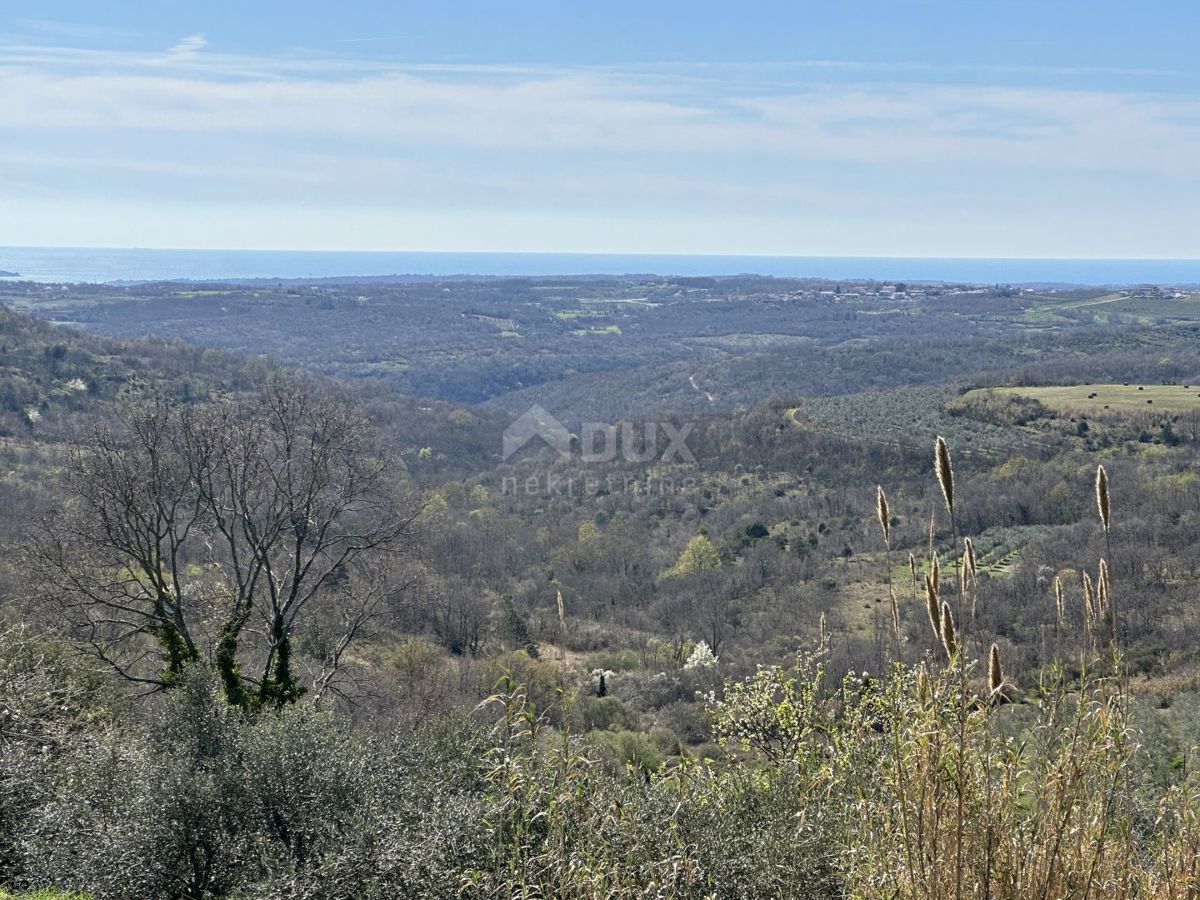 ISTRIA, BUJE - Terreno edificabile con vista mare aperta e permesso di costruire