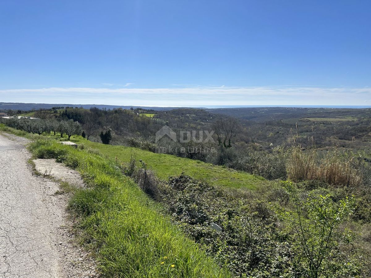 ISTRIA, BUJE - Terreno edificabile con vista mare aperta e permesso di costruire