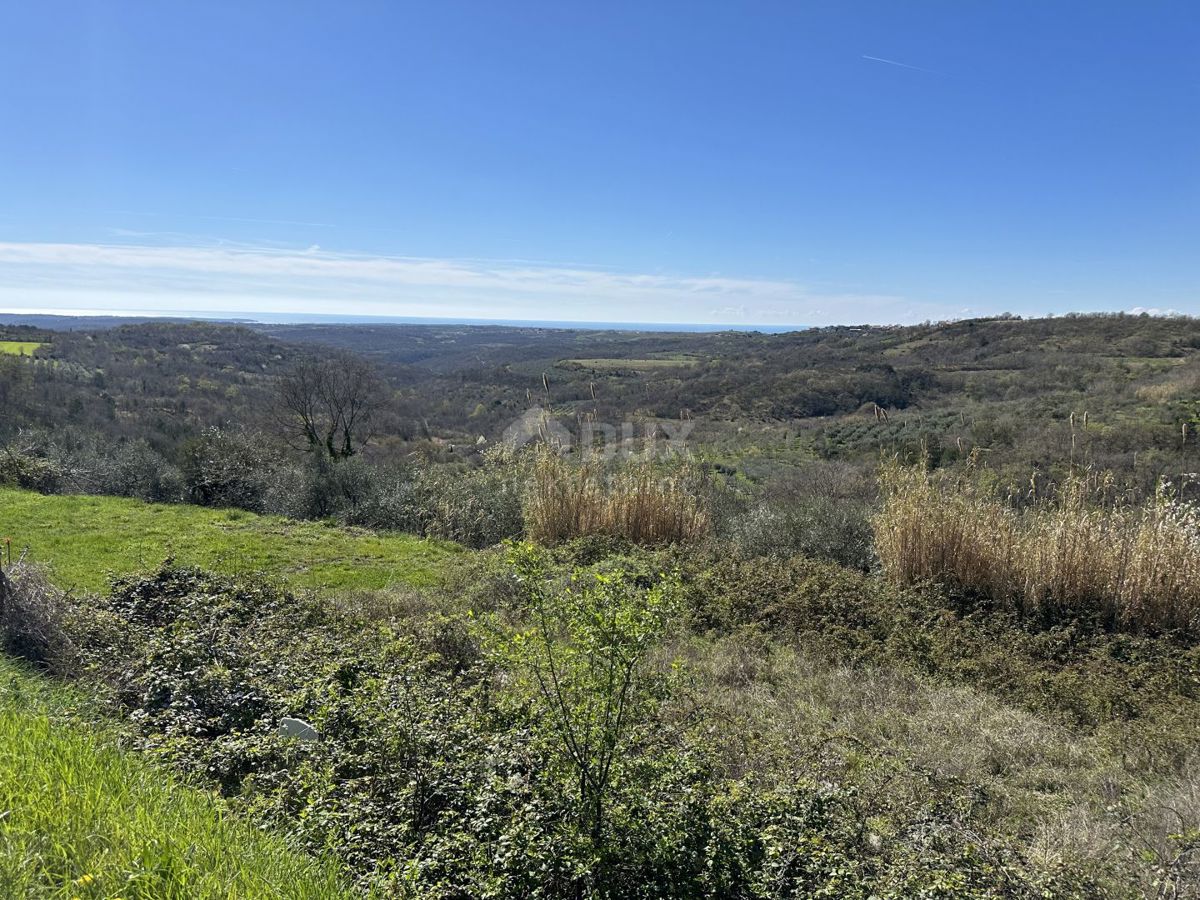 ISTRIA, BUJE - Terreno edificabile con vista mare aperta e permesso di costruire