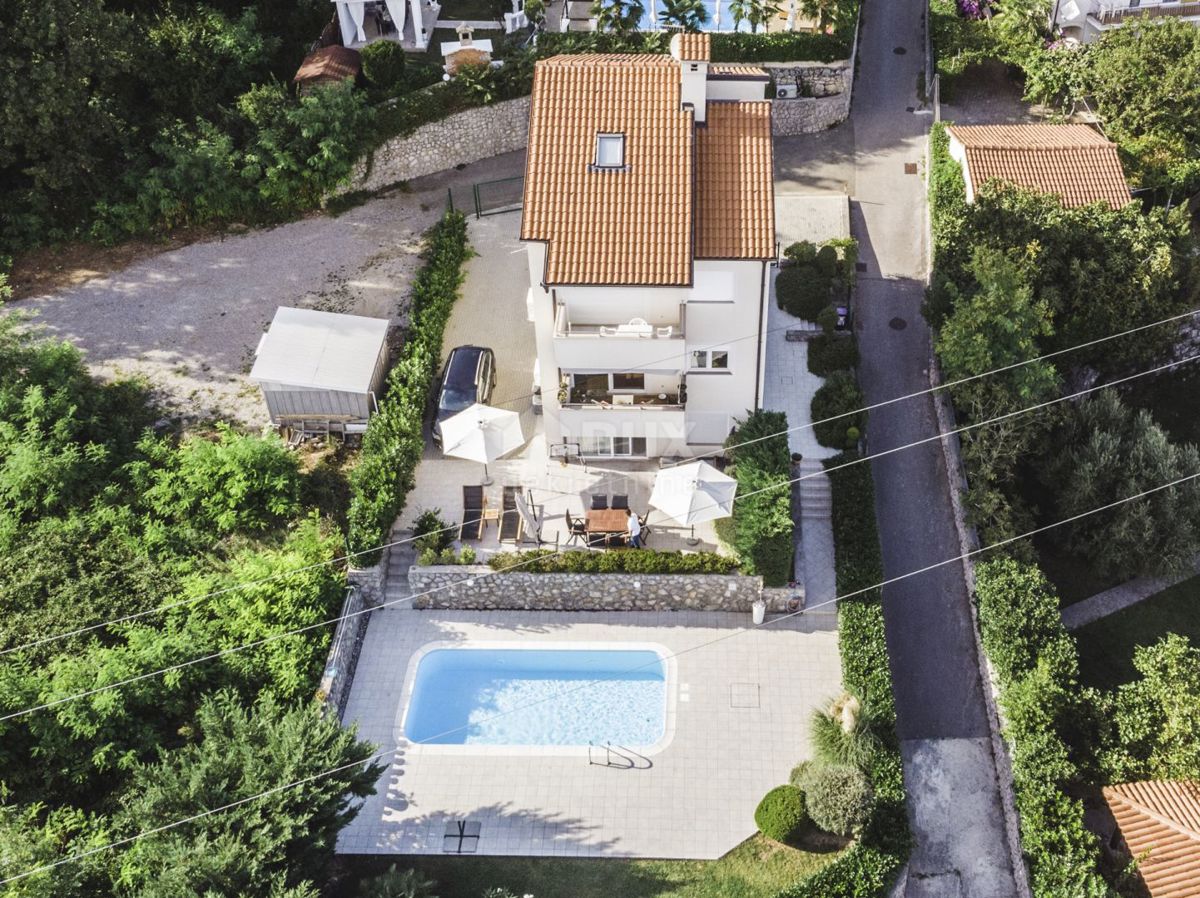 OPATIJA, IČIĆI - appartamento 65m2 con terrazza, vista mare, giardino e piscina comune