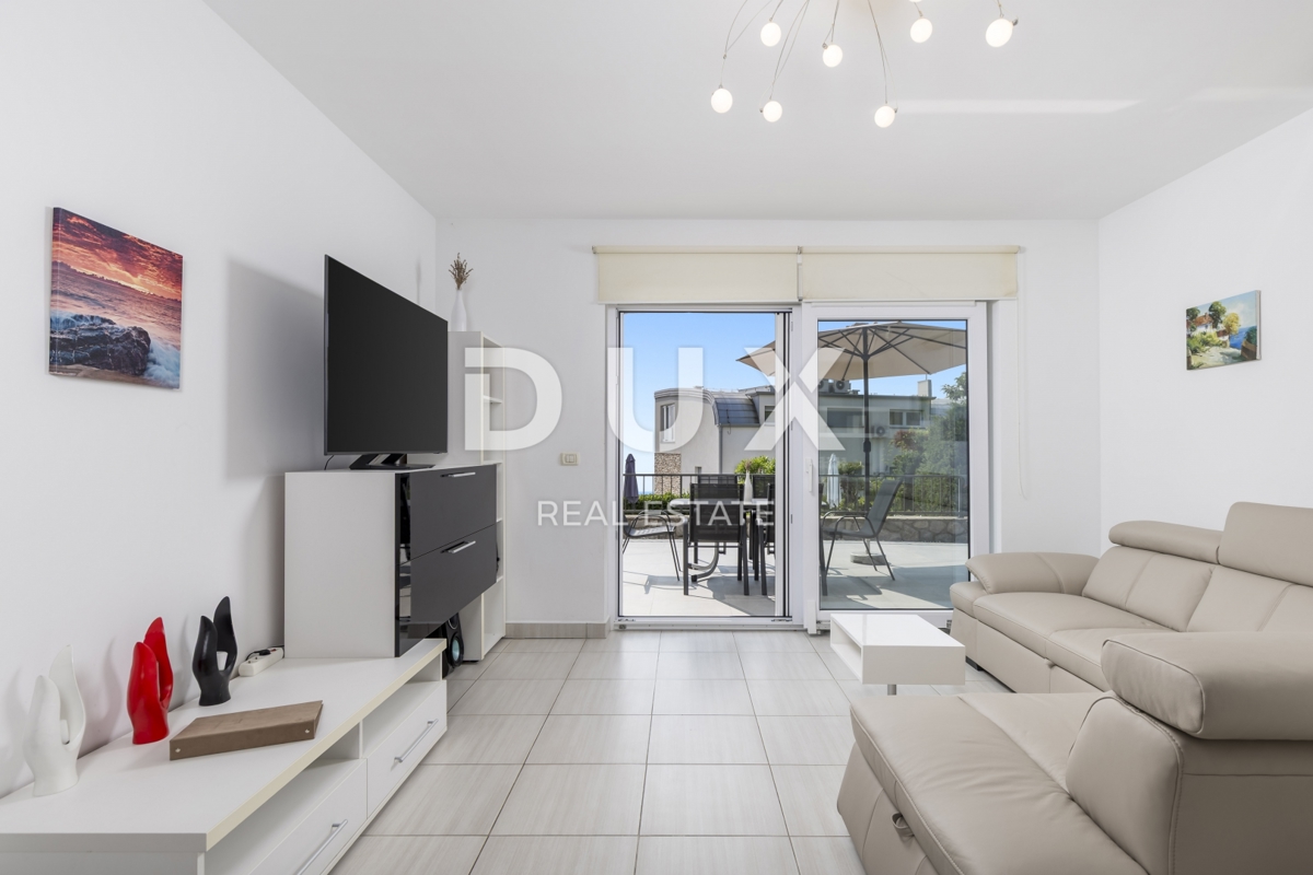 OPATIJA, IČIĆI - appartamento 65m2 con terrazza, vista mare, giardino e piscina comune