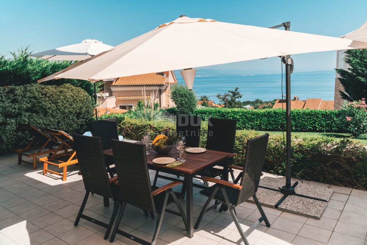 OPATIJA, IČIĆI - appartamento 65m2 con terrazza, vista mare, giardino e piscina comune