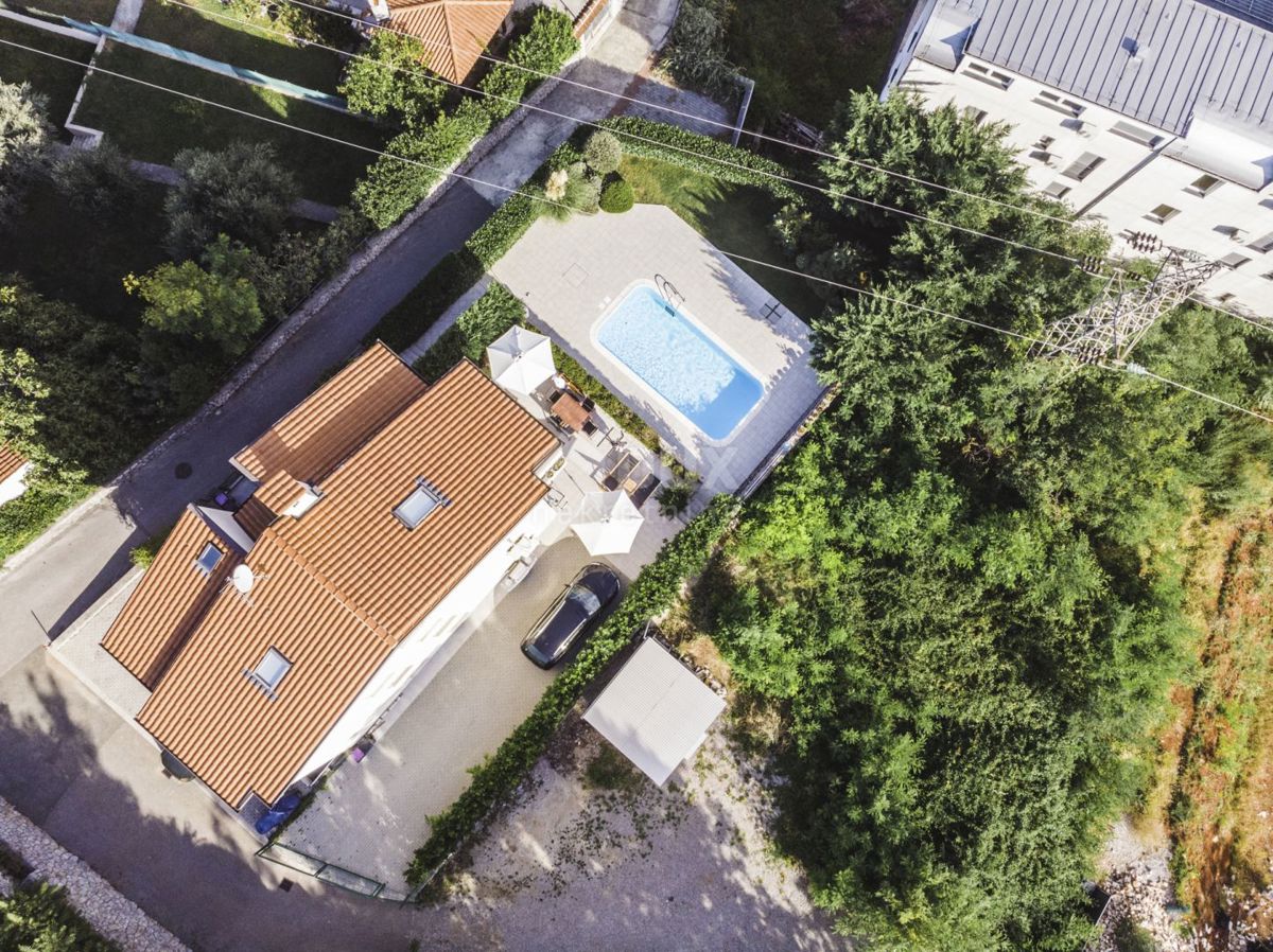 OPATIJA, IČIĆI - appartamento 65m2 con terrazza, vista mare, giardino e piscina comune