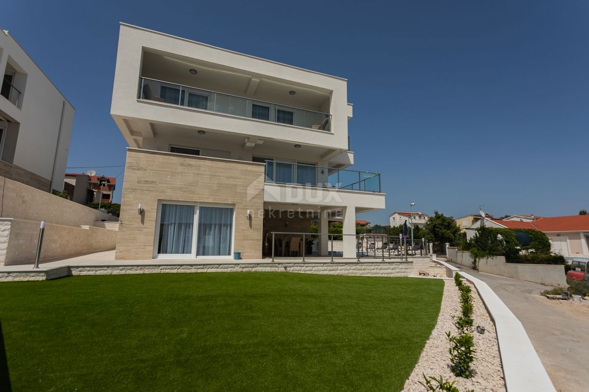 ŠIBENIK, RAŽANJ - Villa di lusso con piscina a 40 m dal mare