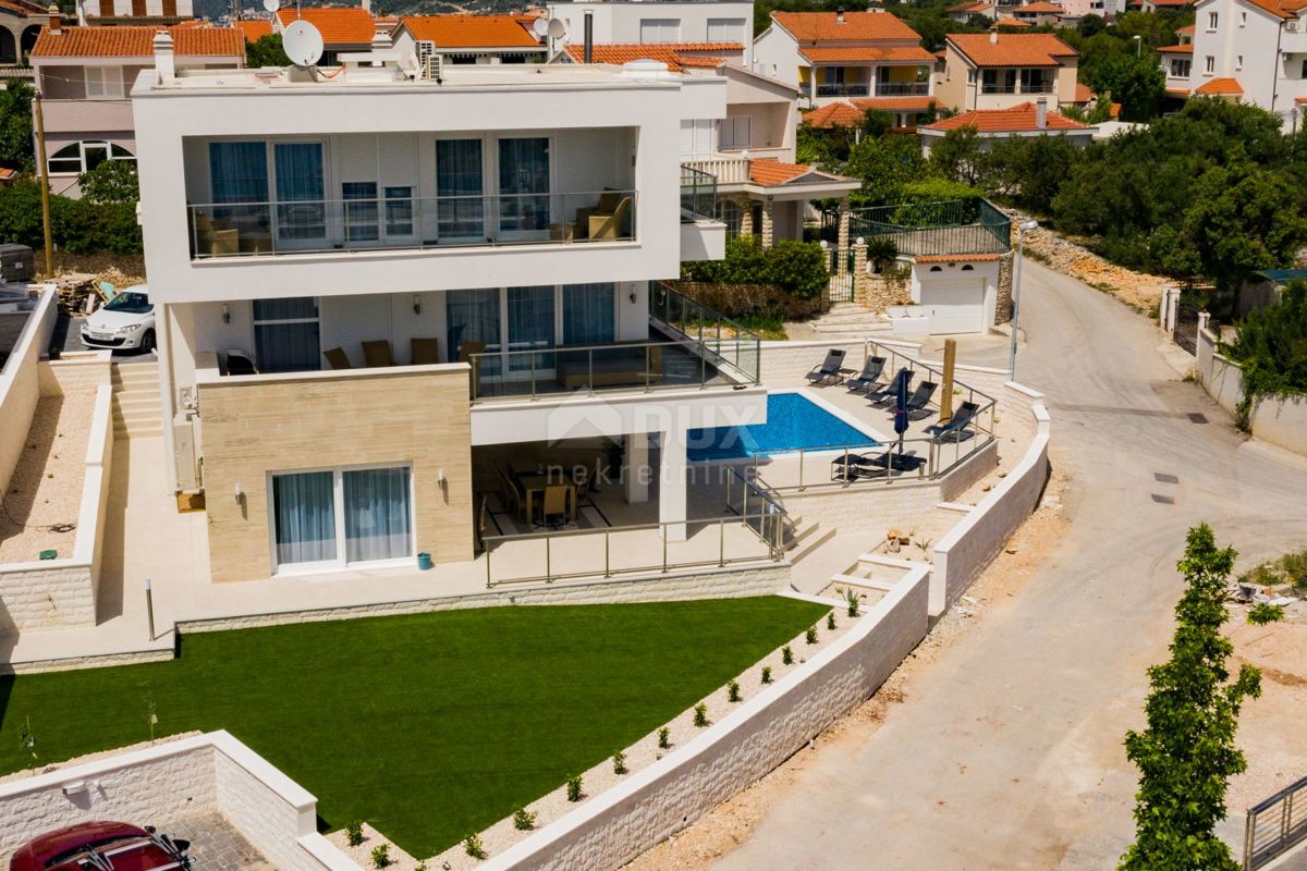 ŠIBENIK, RAŽANJ - Villa di lusso con piscina a 40 m dal mare