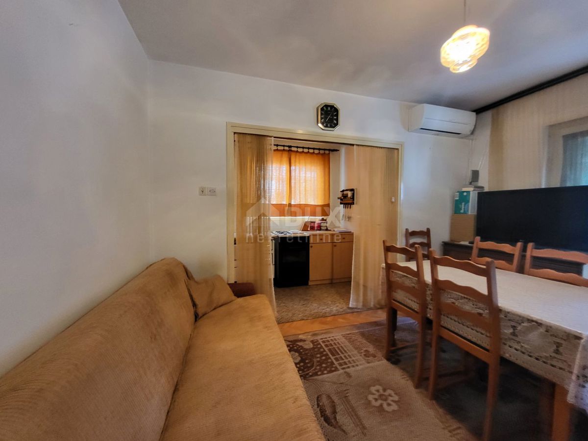 OBROVAC - La tua futura oasi sul fiume Zrmanja: spazioso appartamento a Obrovac