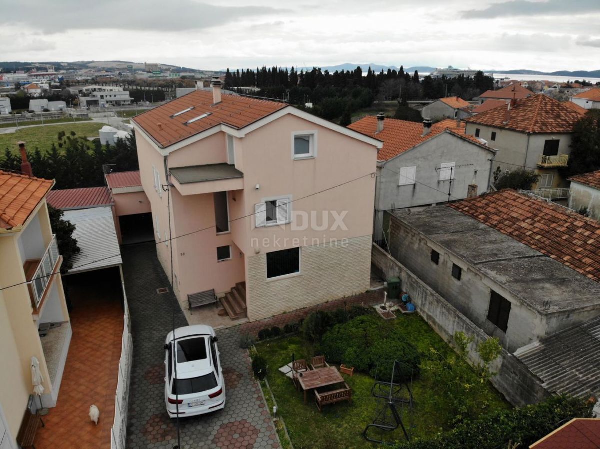 ZADAR, SMILJEVAC - Spaziosa casa ristrutturata con garage