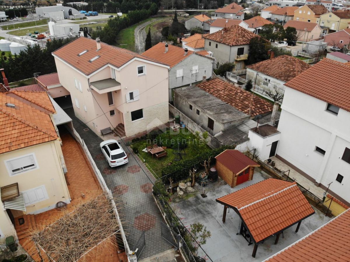 ZADAR, SMILJEVAC - Spaziosa casa ristrutturata con garage