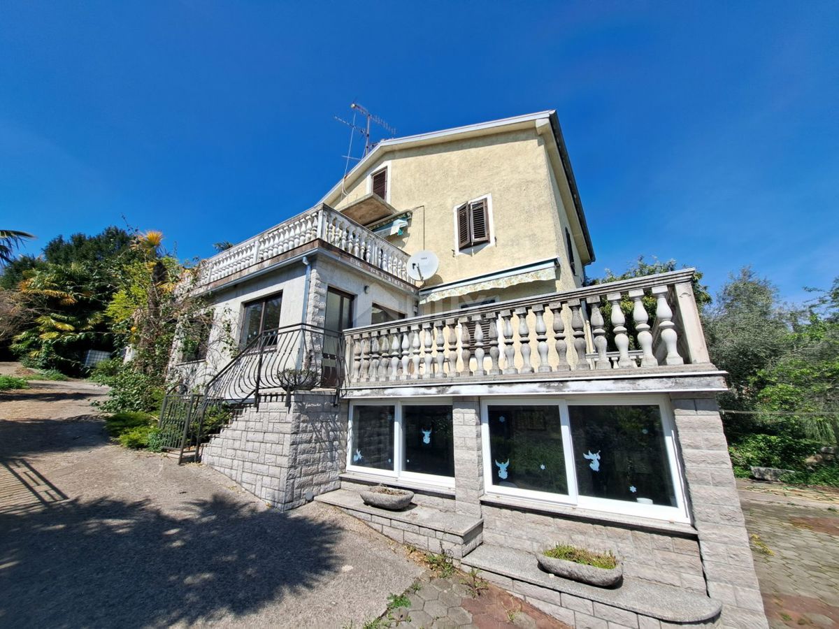 OPATIJA, OPRIĆ - 3 appartamenti su un terreno di 1900 m2 