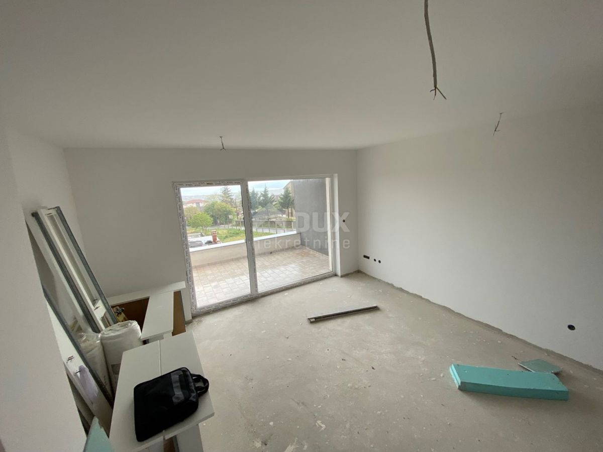 RIJEKA, MARČELJI - Appartamento con 2 camere da letto in una nuova costruzione con vista mare + giardino! OPPORTUNITÀ!