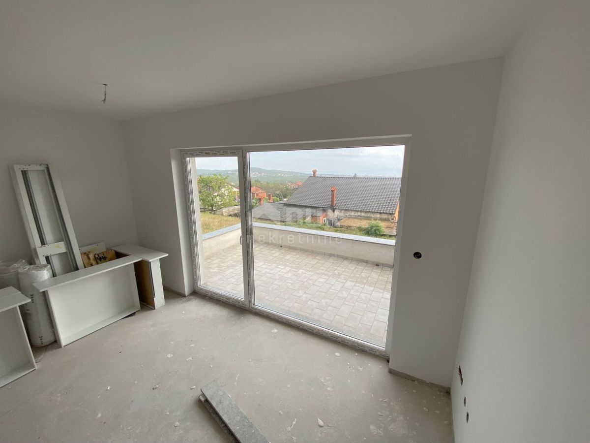 RIJEKA, MARČELJI - Appartamento con 2 camere da letto in una nuova costruzione con vista mare + giardino! OPPORTUNITÀ!