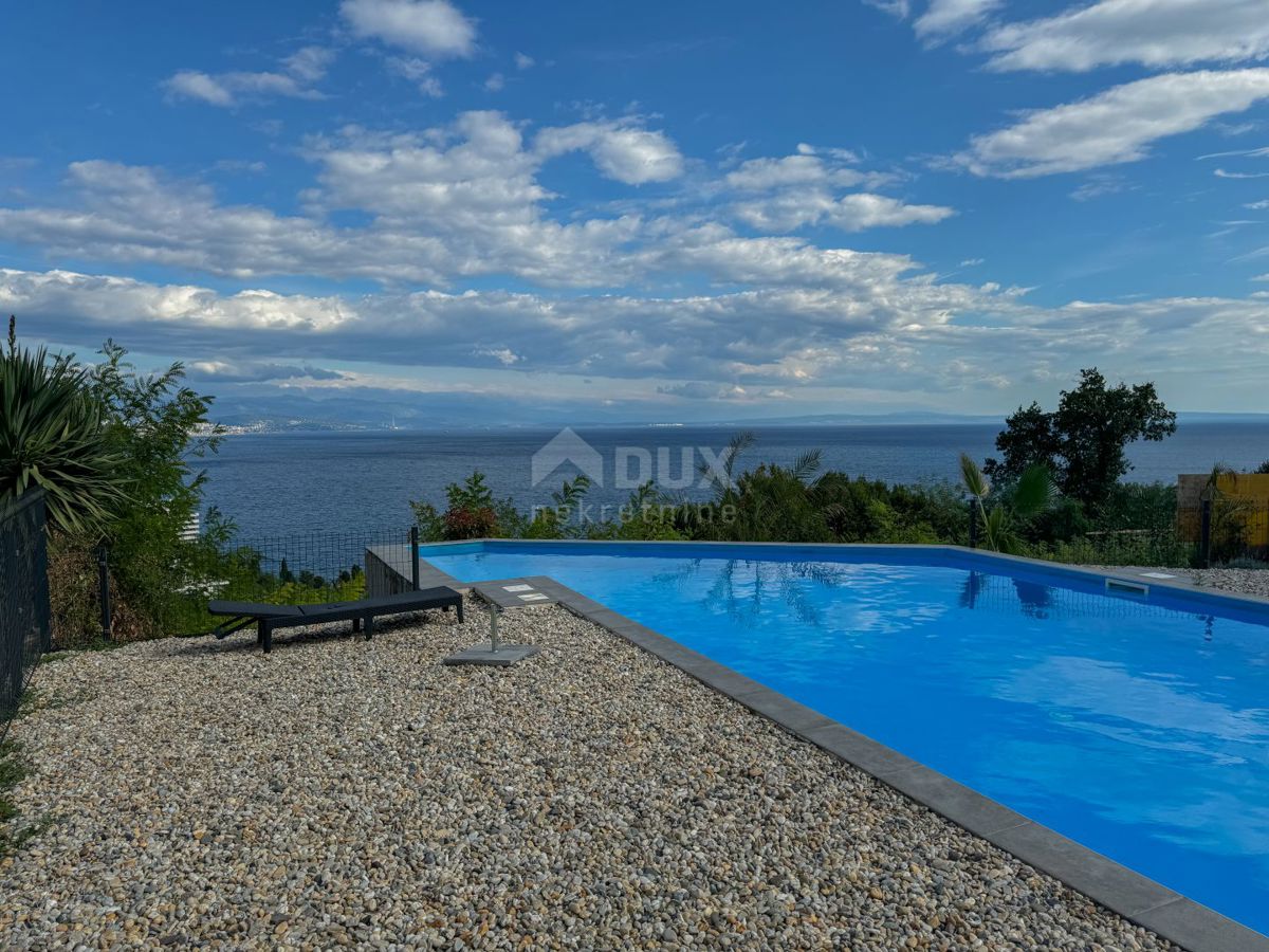 OPATIJA, CENTRO - appartamento di alta qualità in un nuovo edificio con mobili, vista panoramica, garage, ascensore, piscina