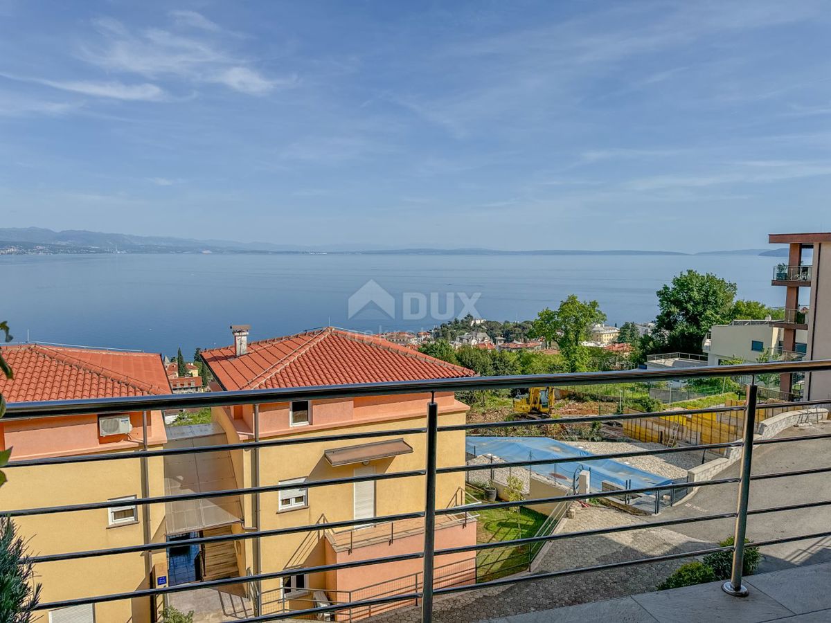 OPATIJA, CENTRO - appartamento di alta qualità in un nuovo edificio con mobili, vista panoramica, garage, ascensore, piscina