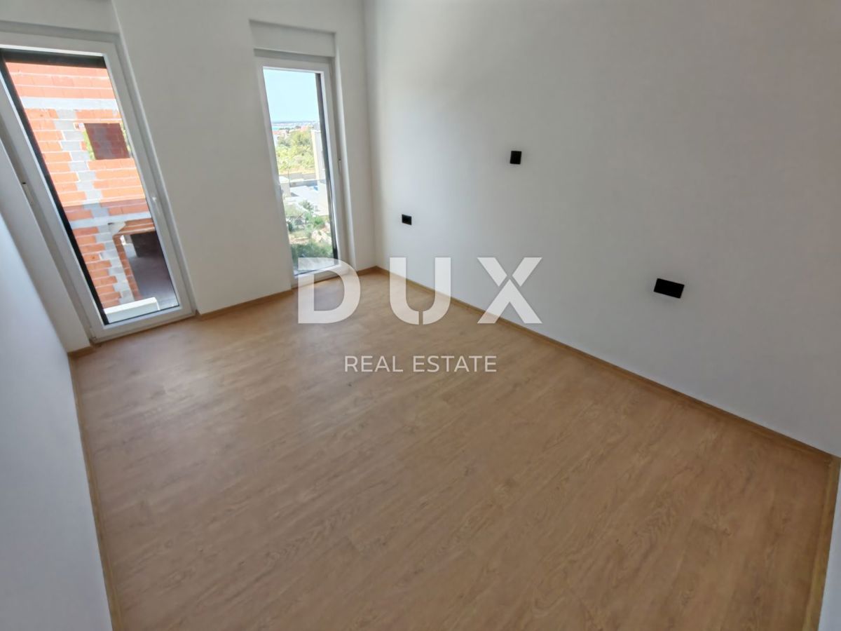 ZADAR, VRSI - Casa bifamiliare con piscina privata e grande terrazza con vista mare!