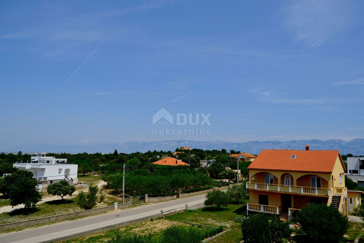 ZADAR, VRSI - Casa bifamiliare con piscina privata e grande terrazza con vista mare!