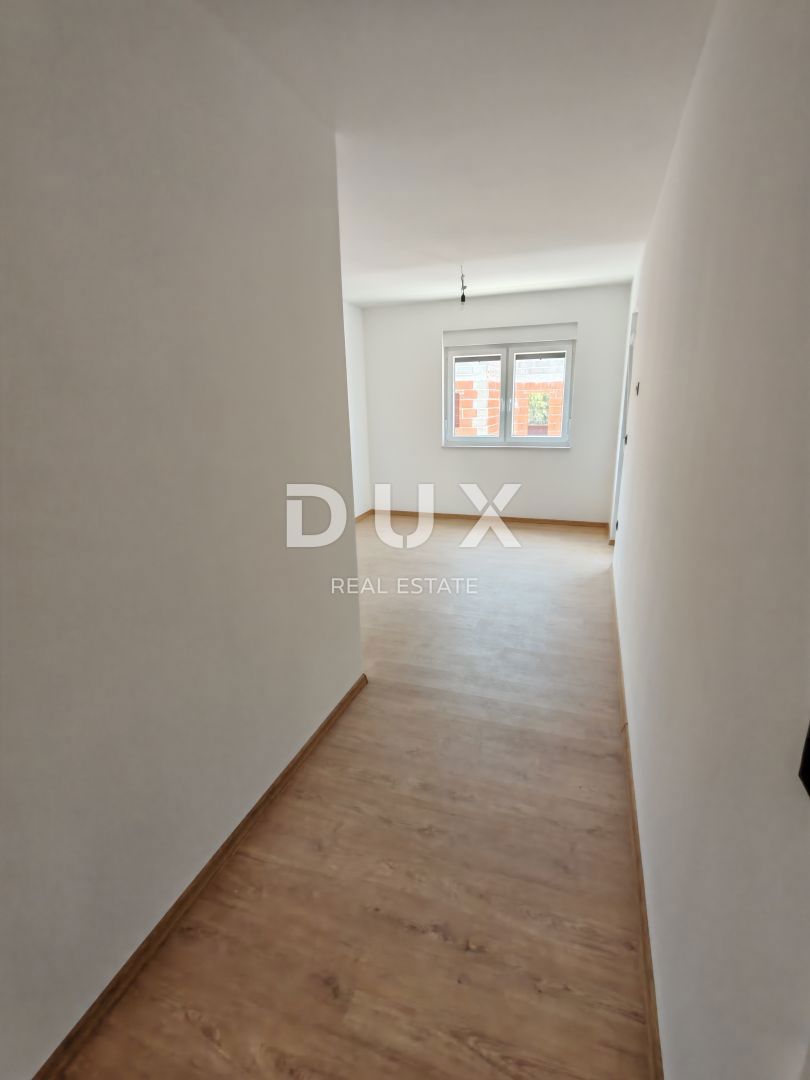 ZADAR, VRSI - Casa bifamiliare con piscina privata e grande terrazza con vista mare!