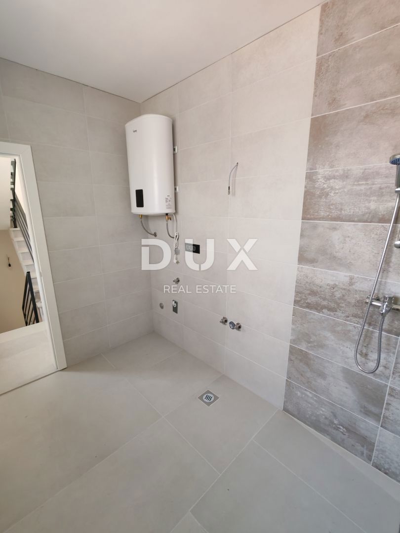 ZADAR, VRSI - Casa bifamiliare con piscina privata e grande terrazza con vista mare!