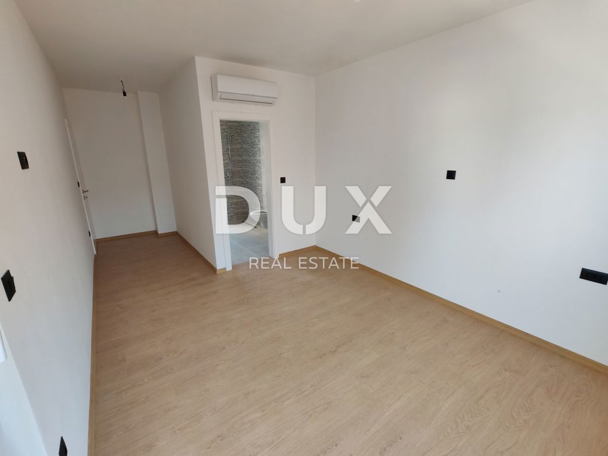 ZADAR, VRSI - Casa bifamiliare con piscina privata e grande terrazza con vista mare!