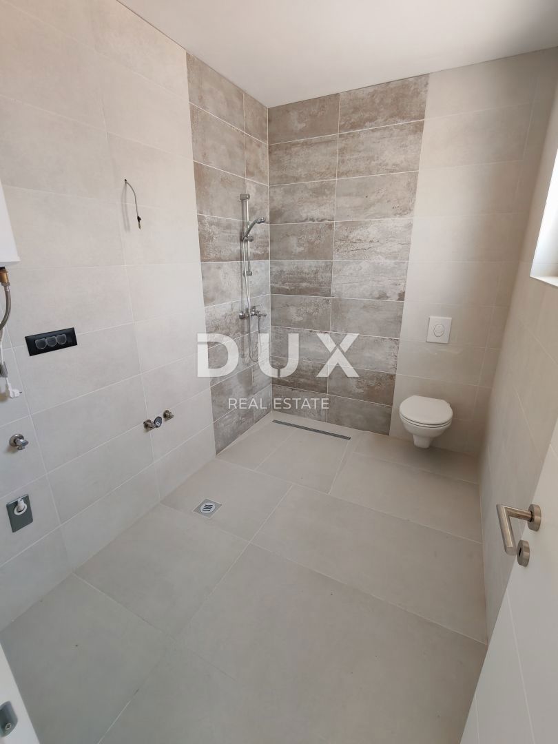 ZADAR, VRSI - Casa bifamiliare con piscina privata e grande terrazza con vista mare!