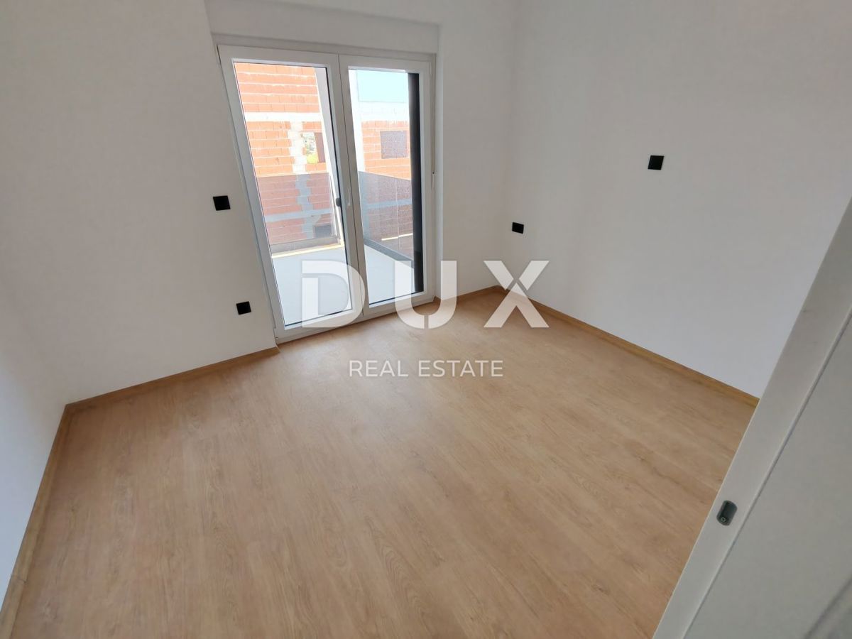 ZADAR, VRSI - Casa bifamiliare con piscina privata e grande terrazza con vista mare!