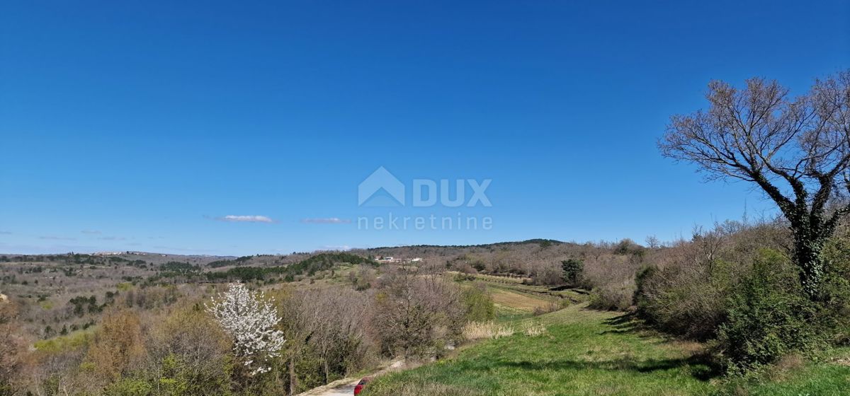 ISTRIA, BUJE - Terreno edificabile in posizione incantevole con vista panoramica