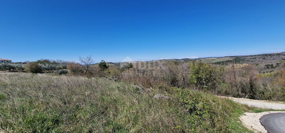 ISTRIA, BUJE - Terreno edificabile in posizione incantevole con vista panoramica