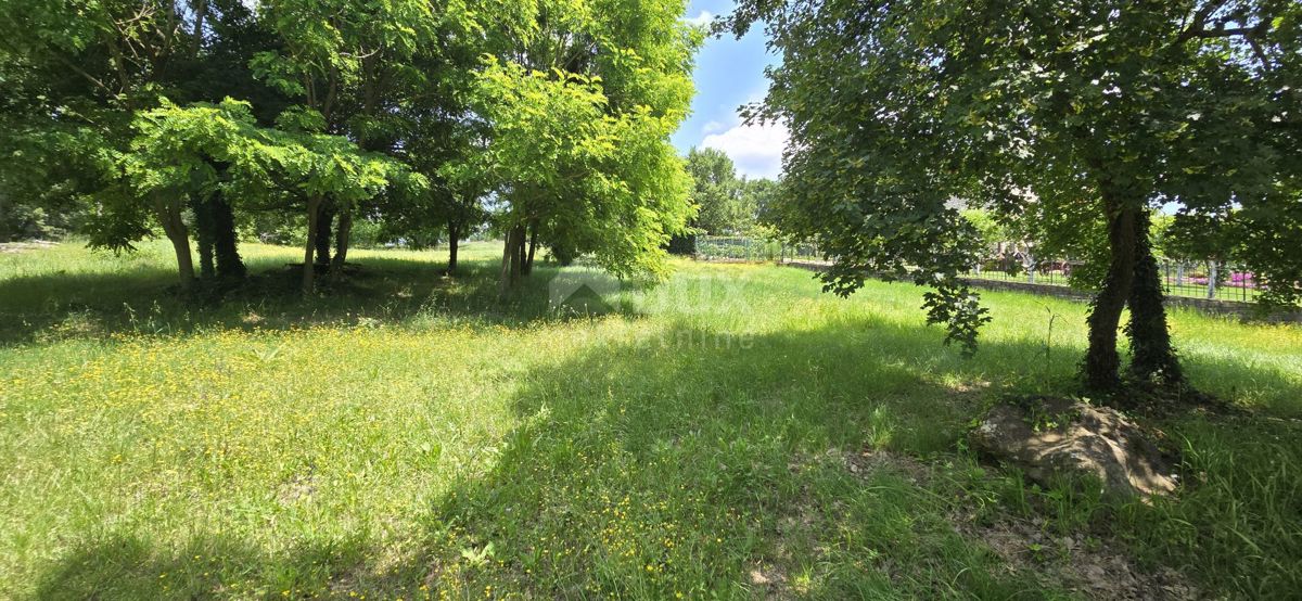 Terreno Grožnjan, 1.300m2