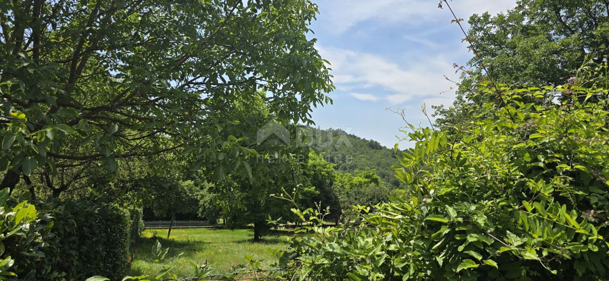 Terreno Grožnjan, 1.300m2