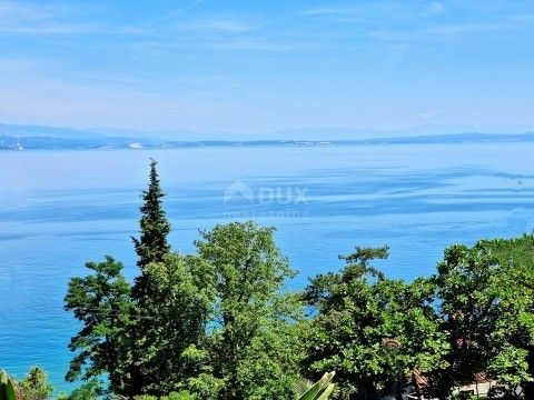 OPATIJA, VOLOSKO - casa con tre unità abitative, 100 metri dal mare