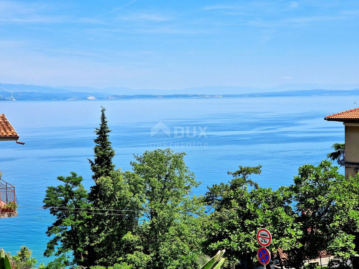 OPATIJA, VOLOSKO - casa con tre unità abitative, 100 metri dal mare