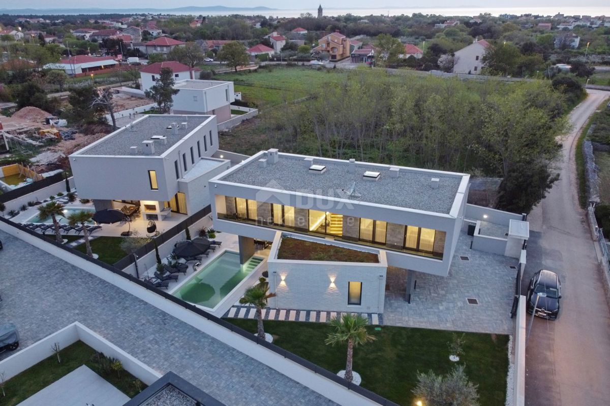 ZADAR, ZATON - Villa trasferibile e superbamente arredata con piscina riscaldata e ampio cortile