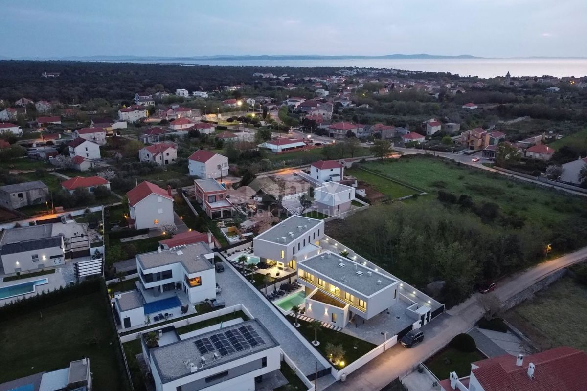 ZADAR, ZATON - Villa trasferibile e superbamente arredata con piscina riscaldata e ampio cortile