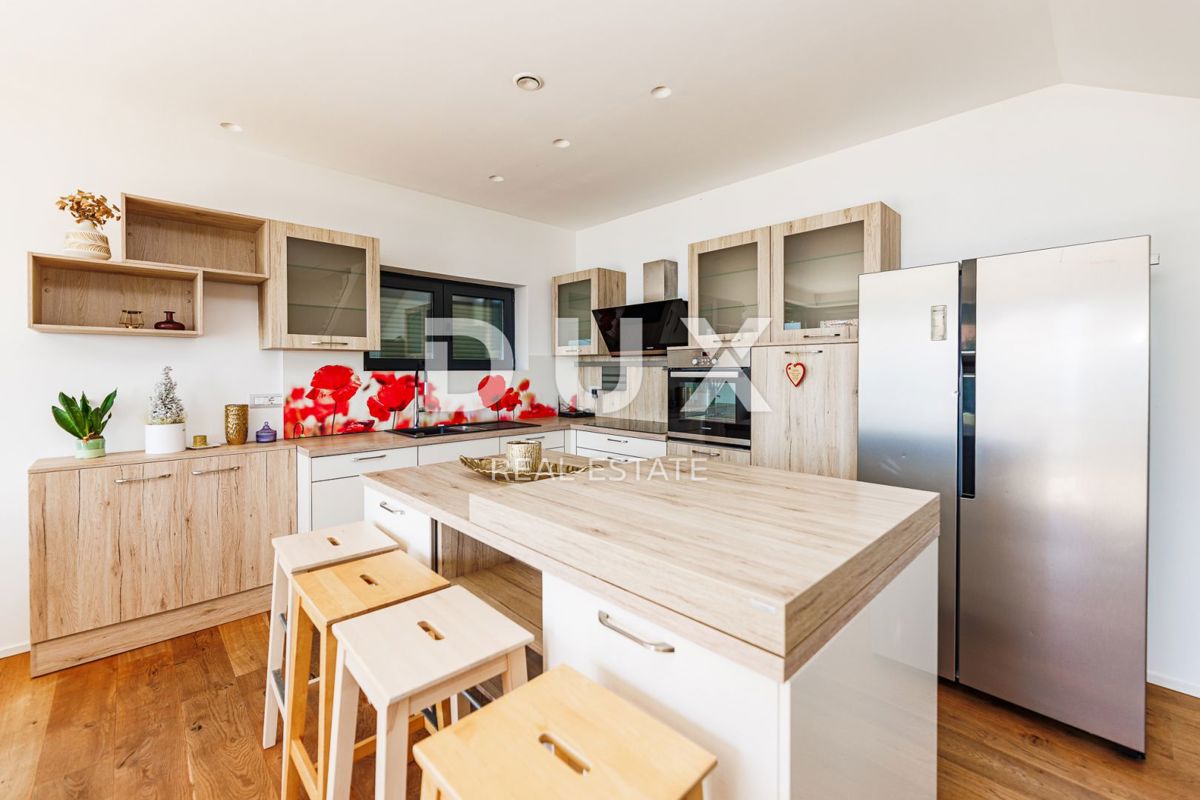 OPATIJA, BREGI - casa indipendente 180m2 con vista panoramica sul mare + giardino 600m2